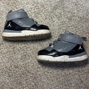 Jordan Flight Little Boy Sneakers Size 4C Grey and Black